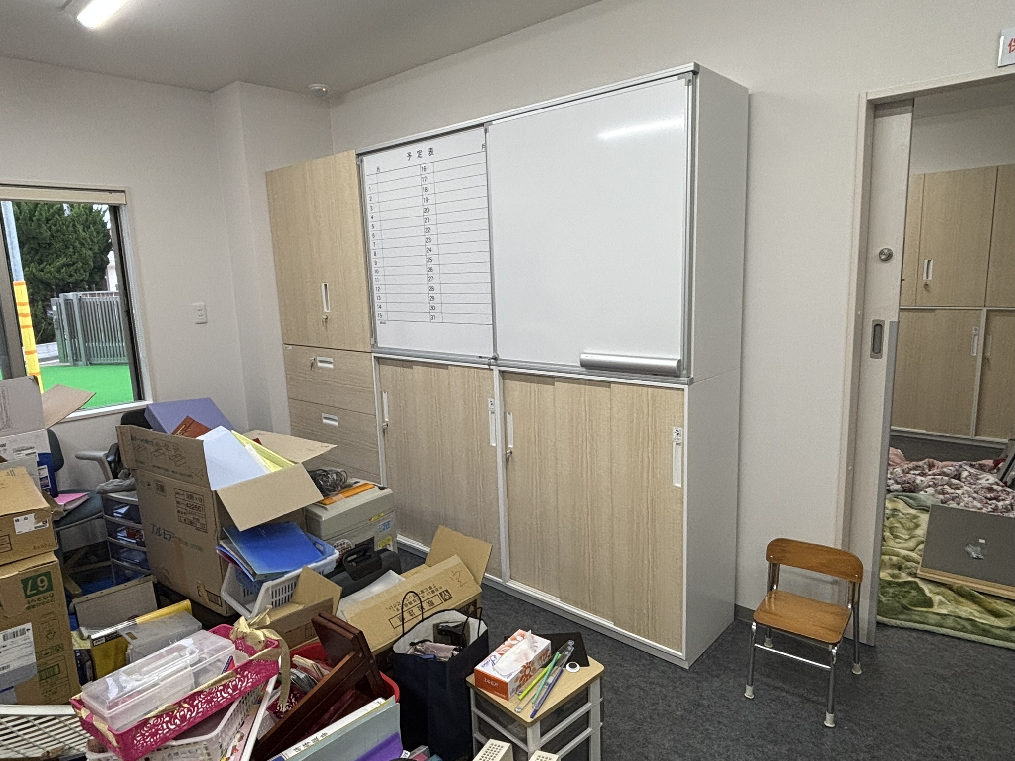 福岡県築上郡吉富町　某保育園様　事務所壁面収納庫・家電・屋外用ダストボックス等