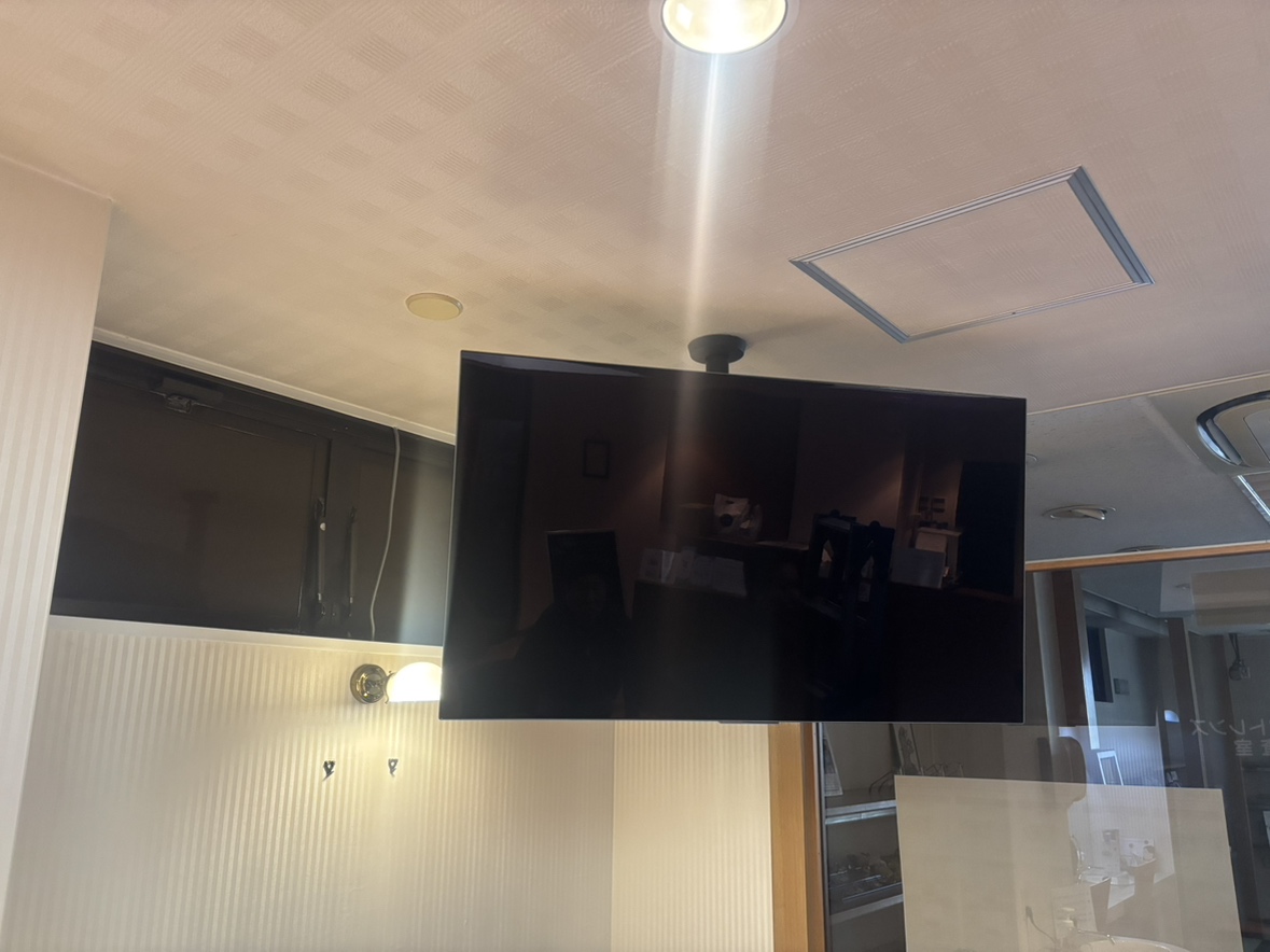 八幡西区某店舗 点検口及びテレビ天吊り工事