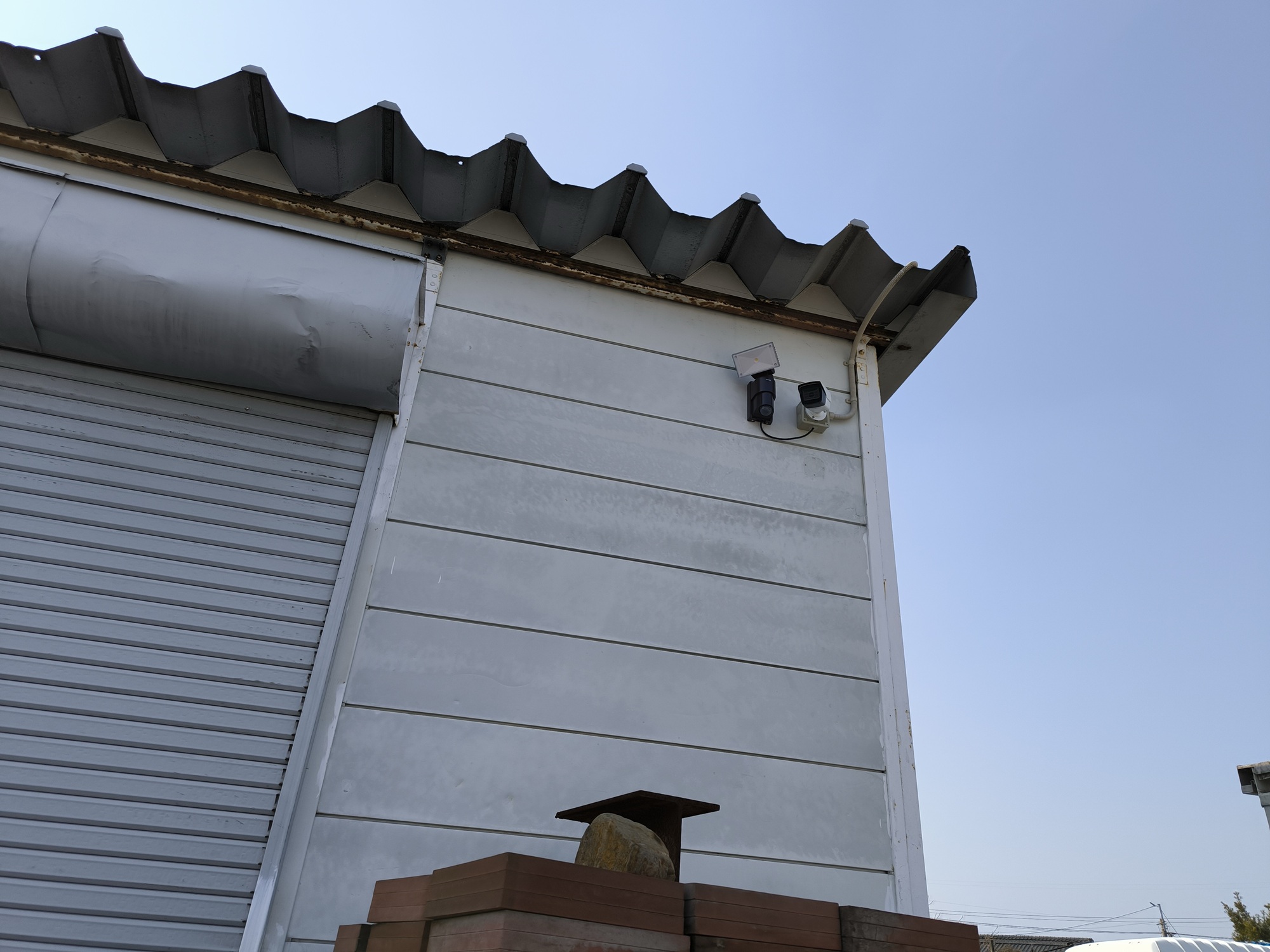 八幡西区 某建設会社様　防犯カメラ・人感ライト設置工事