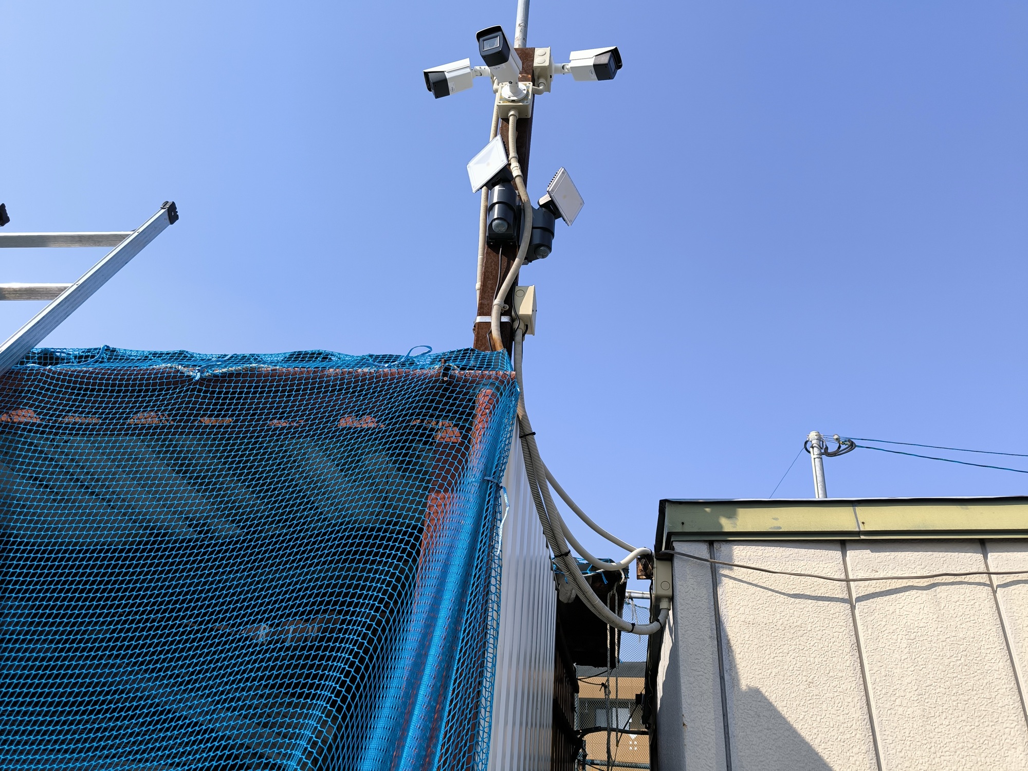 八幡西区 某建設会社様　防犯カメラ・人感ライト設置工事